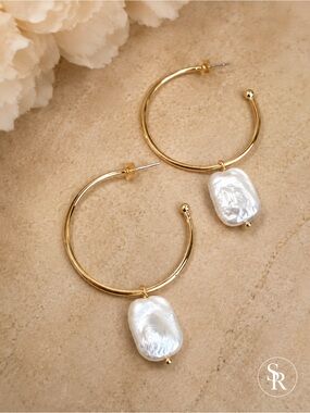 18K Gold Plated Freshwater Pearl Hoop Earrings 1.5” Hoops Baroque Pearls NWT